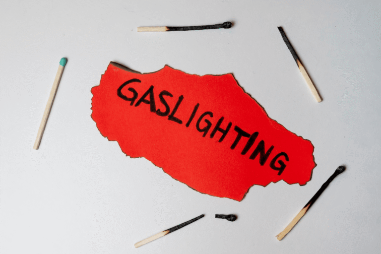 Gaslighting: Manipulacja i przemoc psychiczna w związku